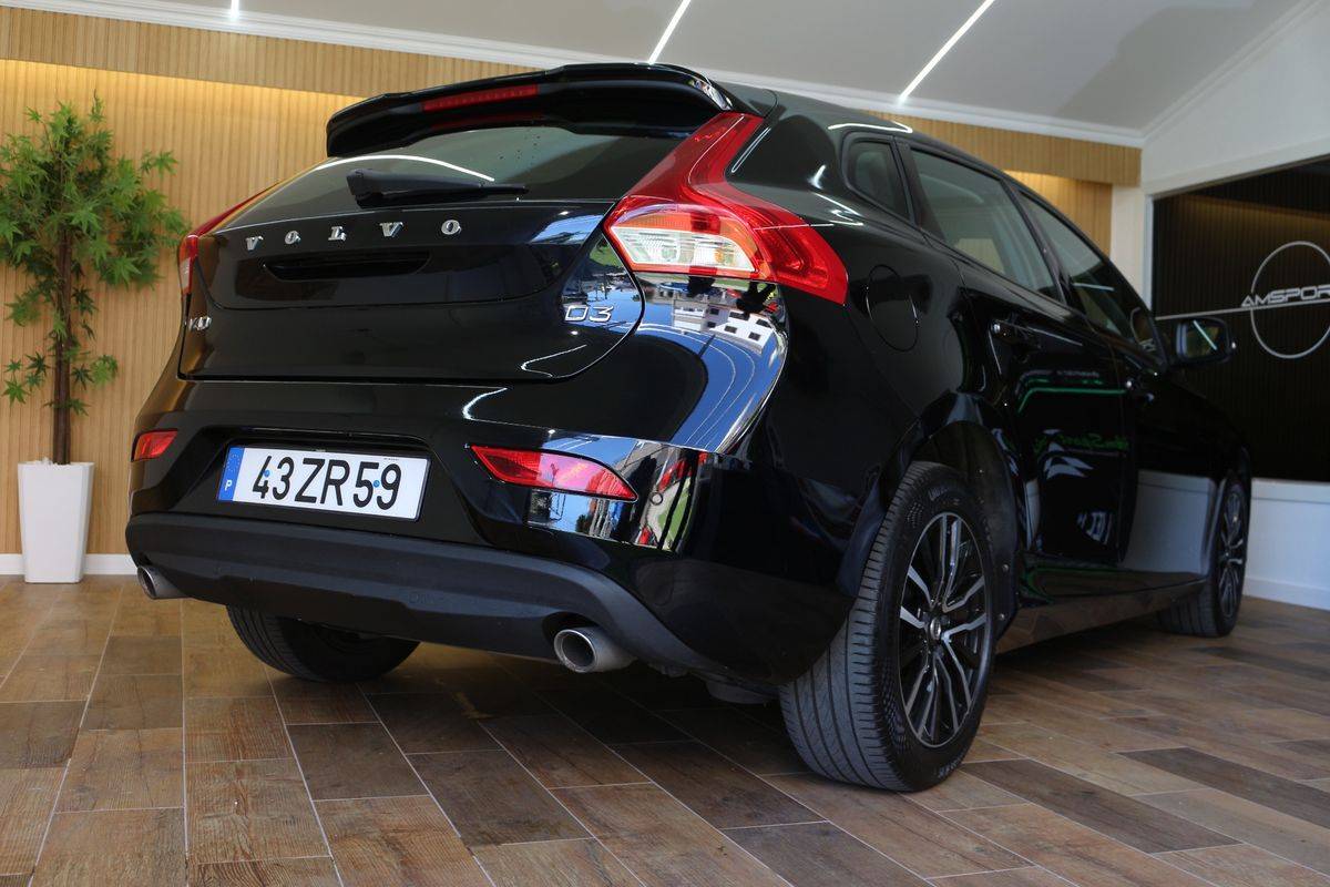 volvo-v40-2019-diesel-1969cc