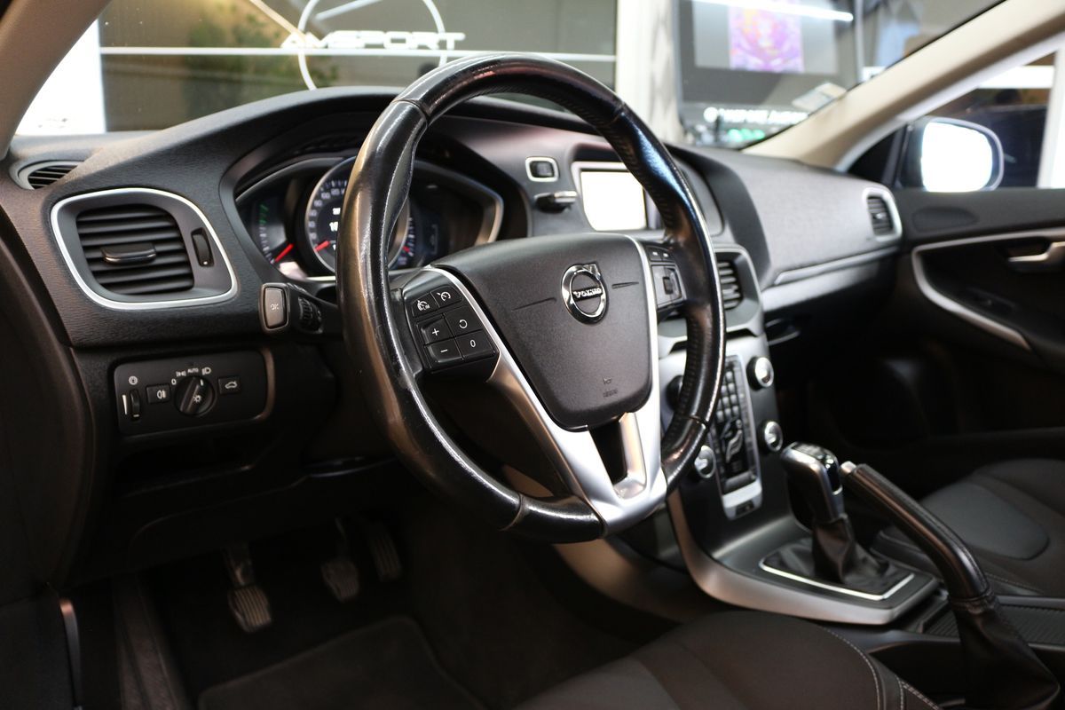 volvo-v40-2019-diesel-1969cc