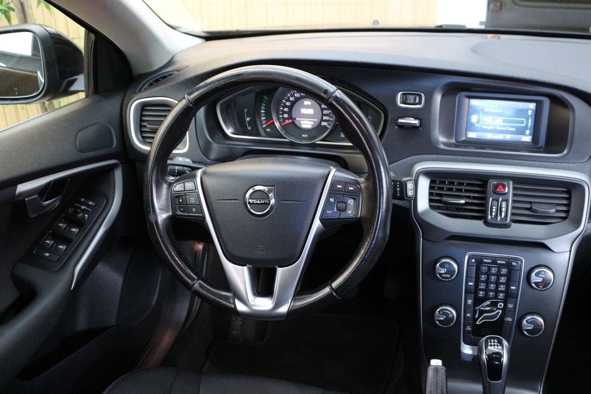 volvo-v40-2019-diesel-1969cc