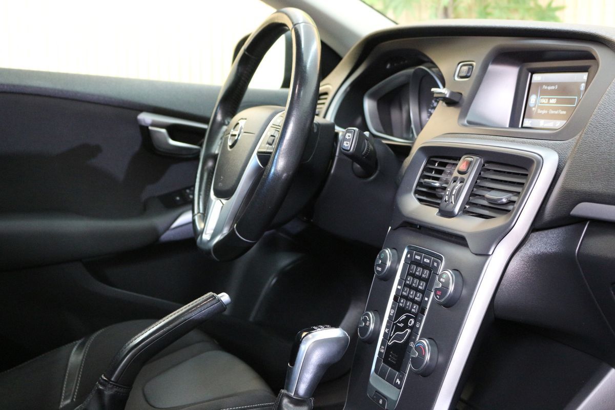 volvo-v40-2019-diesel-1969cc