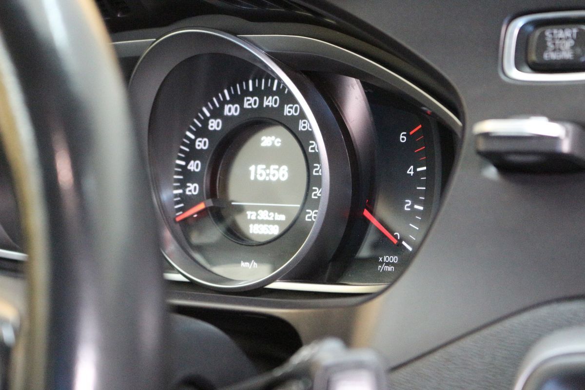 volvo-v40-2019-diesel-1969cc