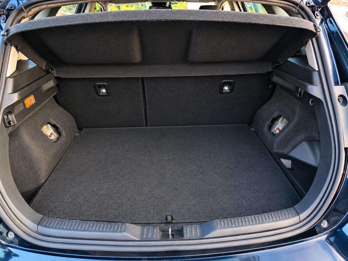 toyota-auris-2016-hibrido-a-gasolina-1798cc
