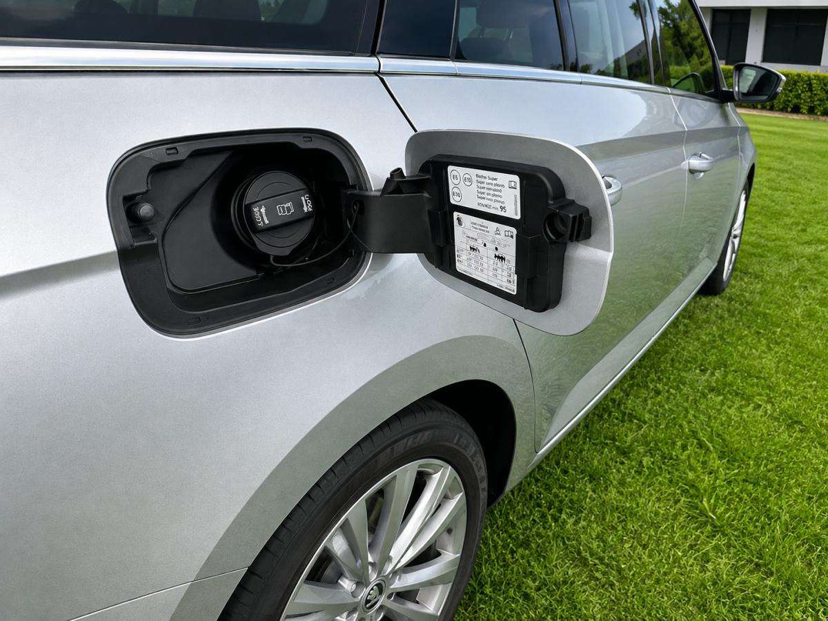 skoda-superb-2021-hibrido-a-gasolina-1498cc