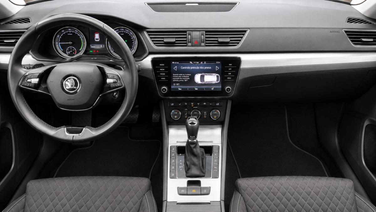 skoda-superb-2021-hibrido-a-gasolina-1498cc