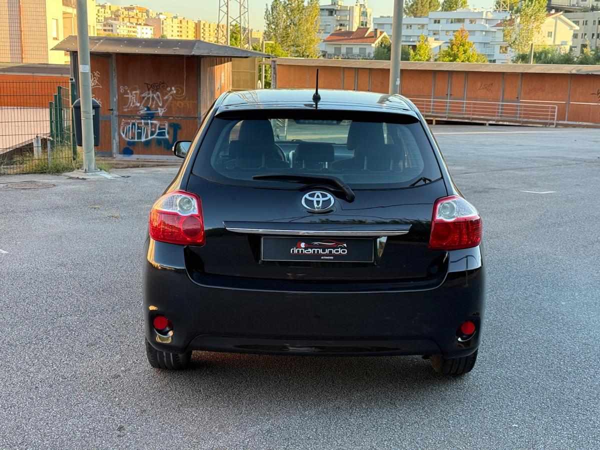 toyota-auris-2010-diesel-1364cc