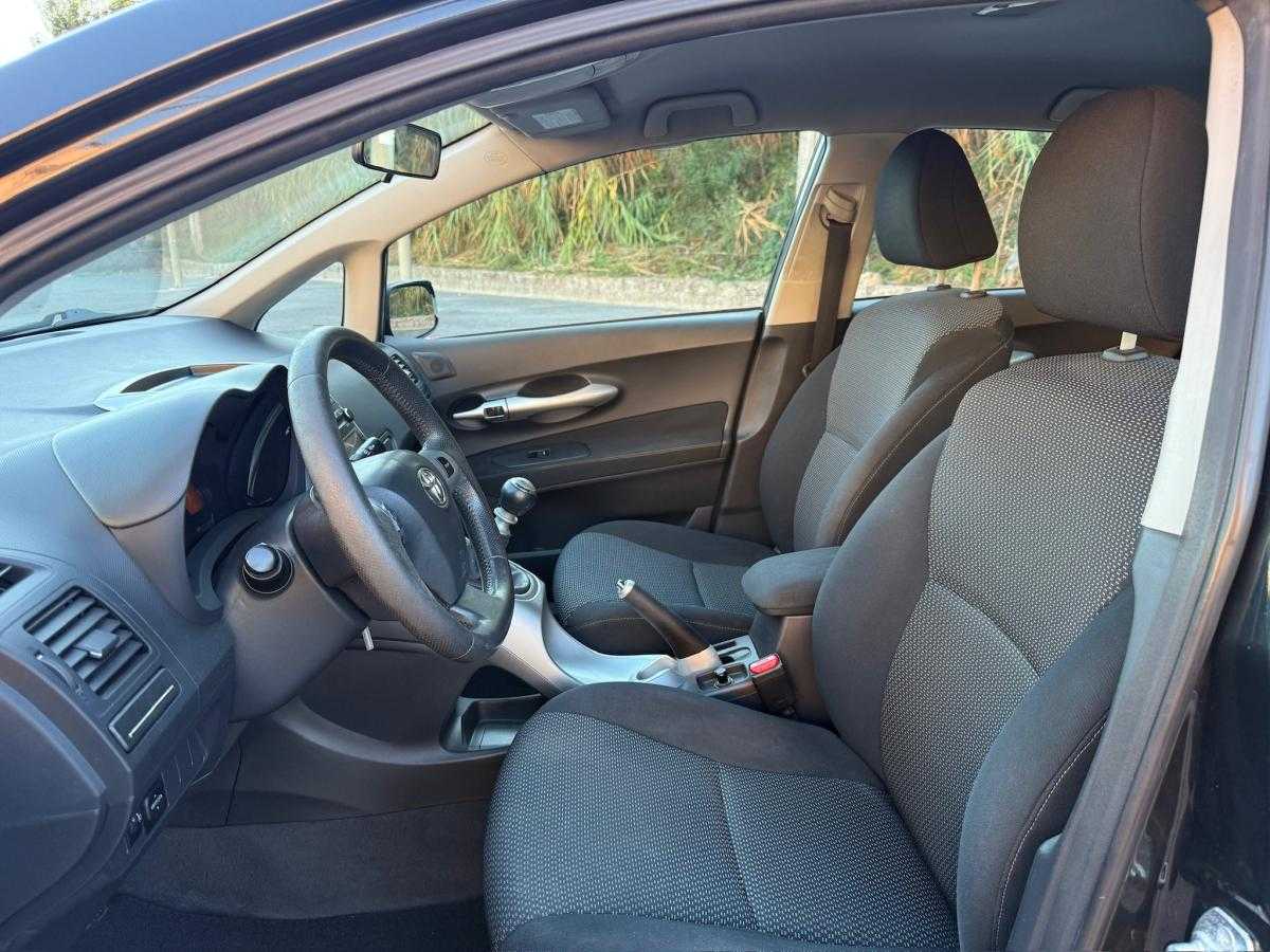 toyota-auris-2010-diesel-1364cc