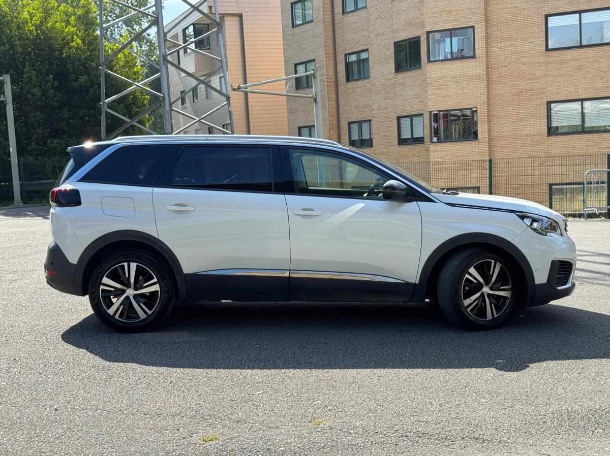 peugeot-5008-2018-diesel-1500cc