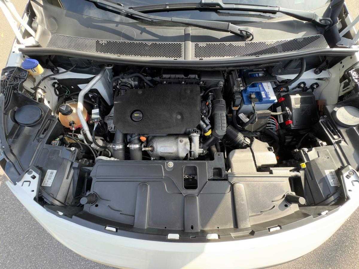 peugeot-5008-2018-diesel-1500cc