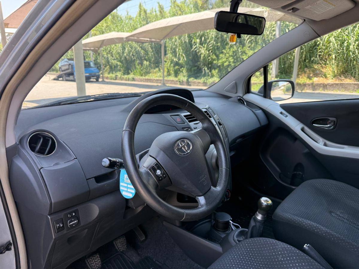 toyota-yaris-2011-gasolina-998cc