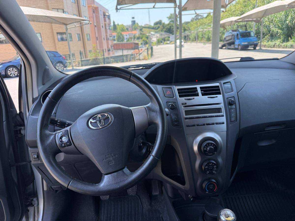 toyota-yaris-2011-gasolina-998cc