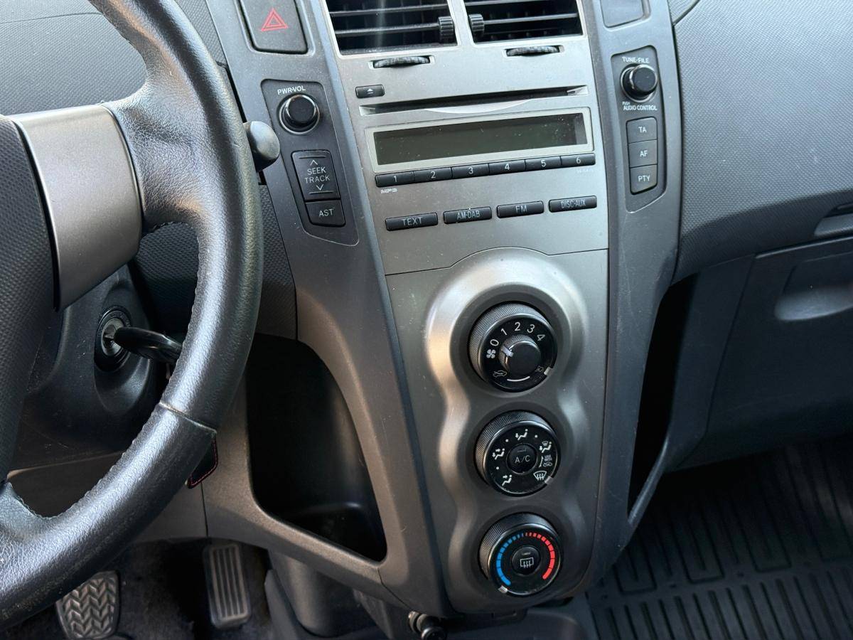 toyota-yaris-2011-gasolina-998cc