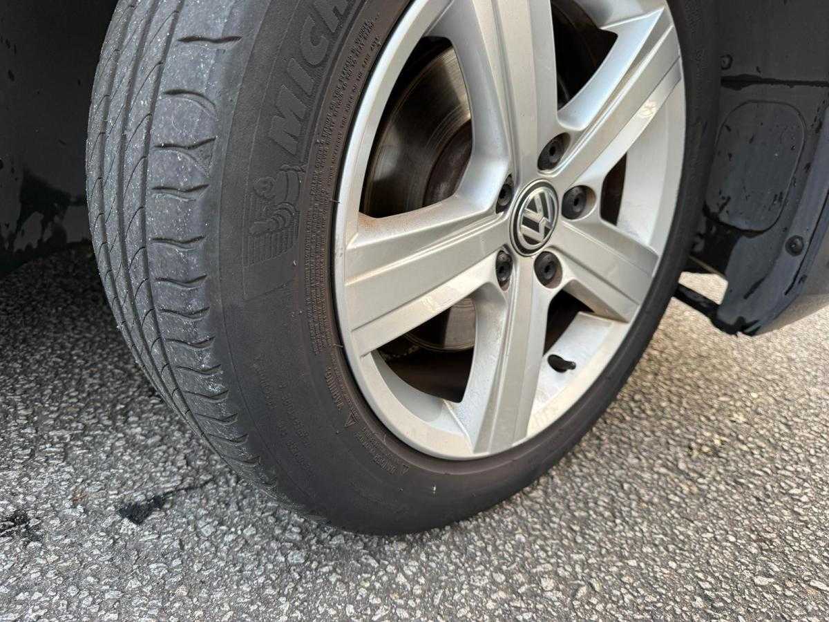 volkswagen-golf-variant-2015-diesel-1598cc