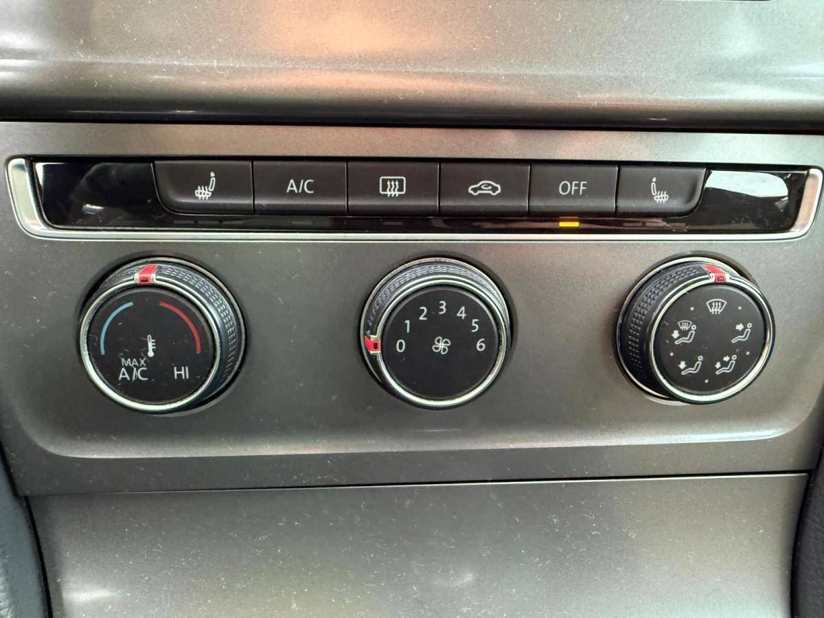 volkswagen-golf-variant-2015-diesel-1598cc
