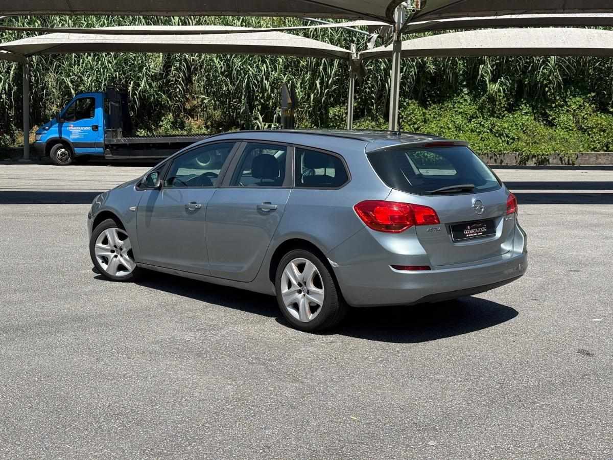 opel-astra-sport-tourer-2011-diesel-1248cc