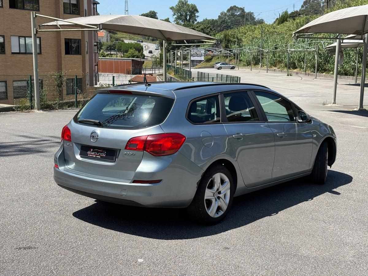 opel-astra-sport-tourer-2011-diesel-1248cc