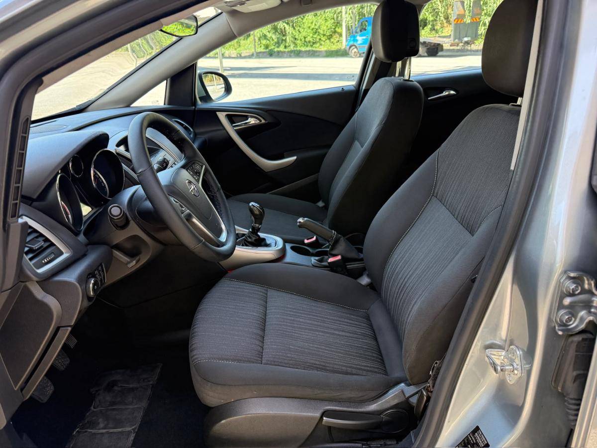 opel-astra-sport-tourer-2011-diesel-1248cc