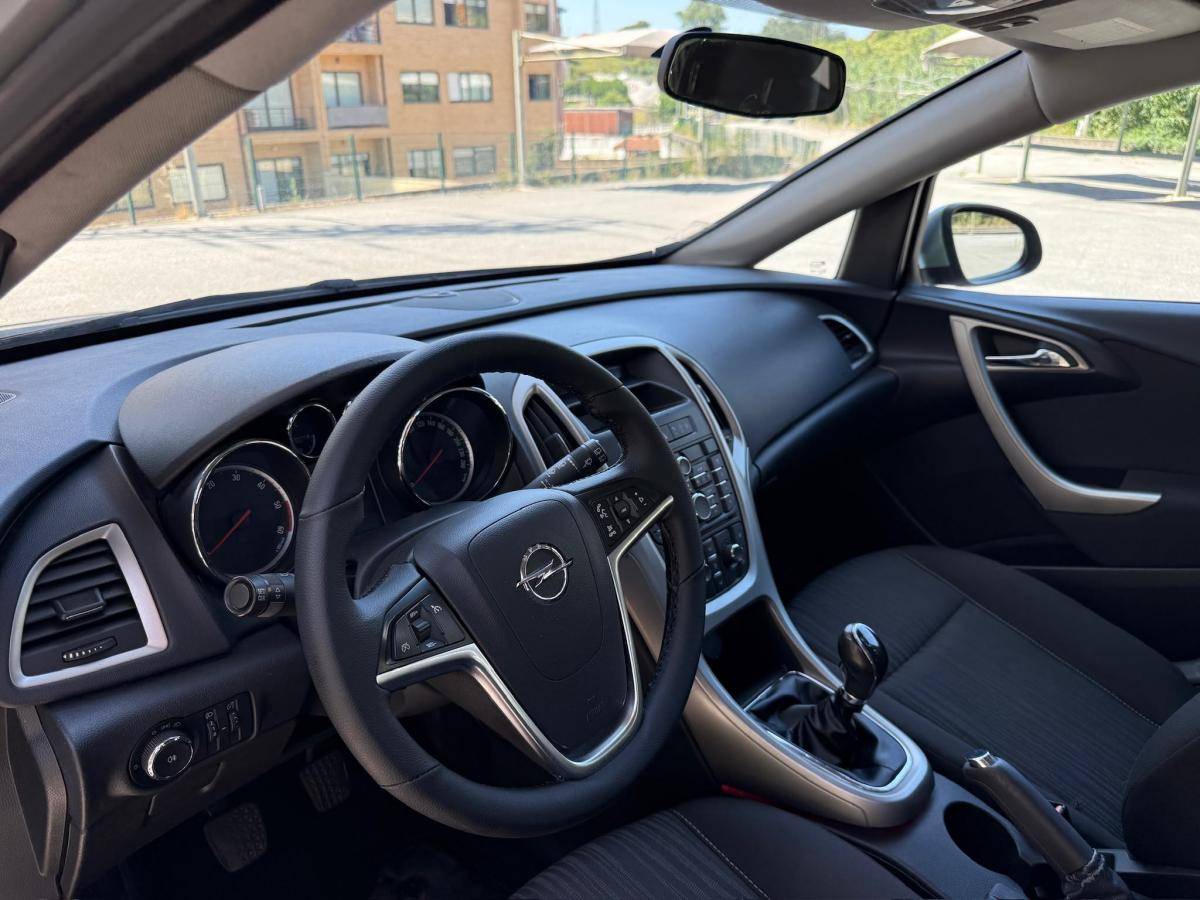 opel-astra-sport-tourer-2011-diesel-1248cc