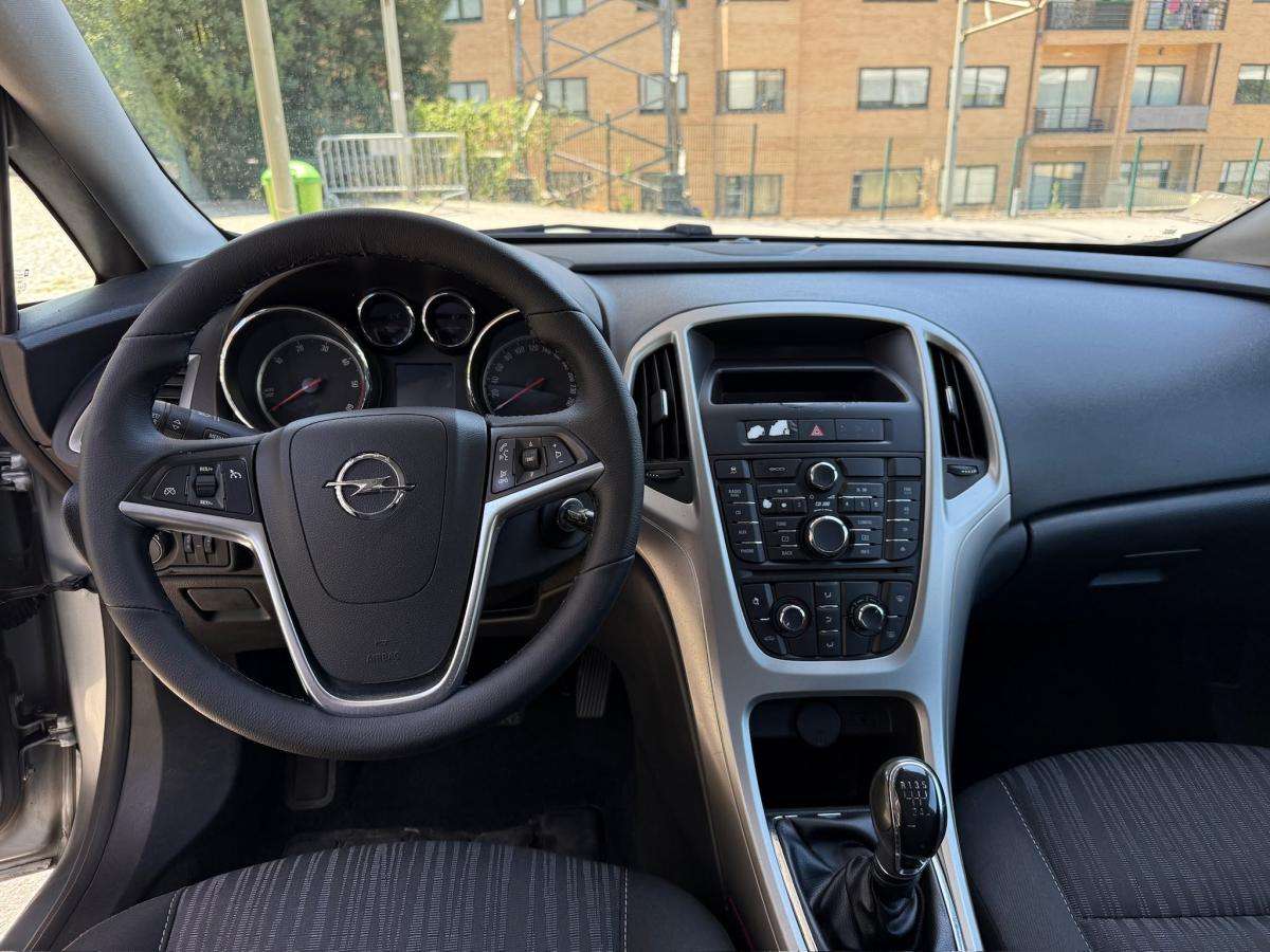 opel-astra-sport-tourer-2011-diesel-1248cc