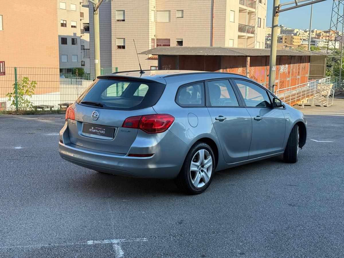 opel-astra-sport-tourer-2011-diesel-1248cc