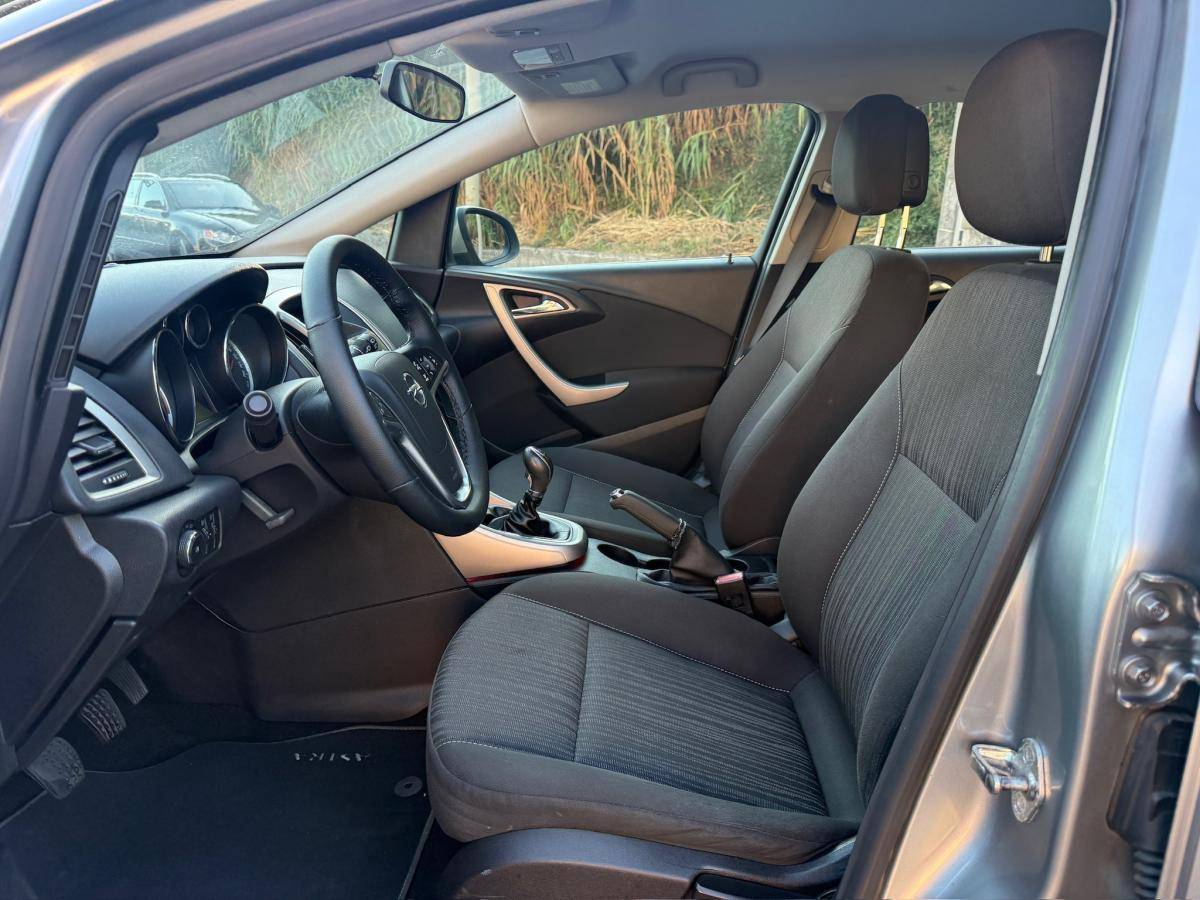 opel-astra-sport-tourer-2011-diesel-1248cc