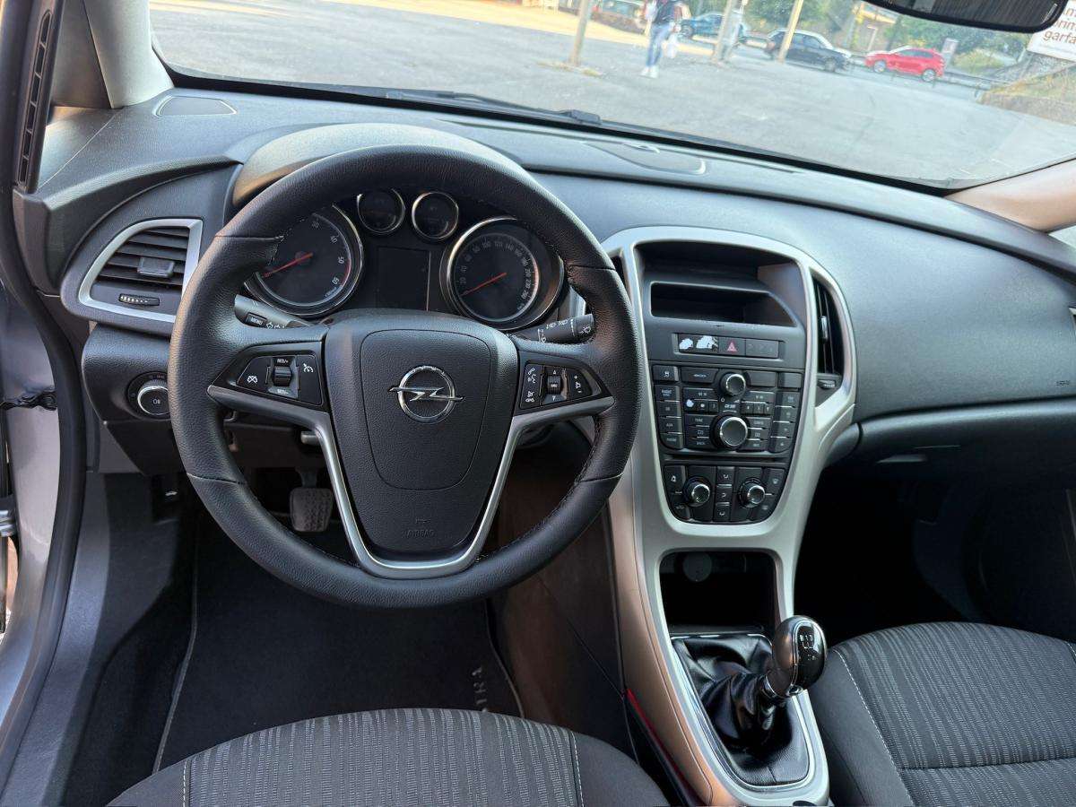 opel-astra-sport-tourer-2011-diesel-1248cc