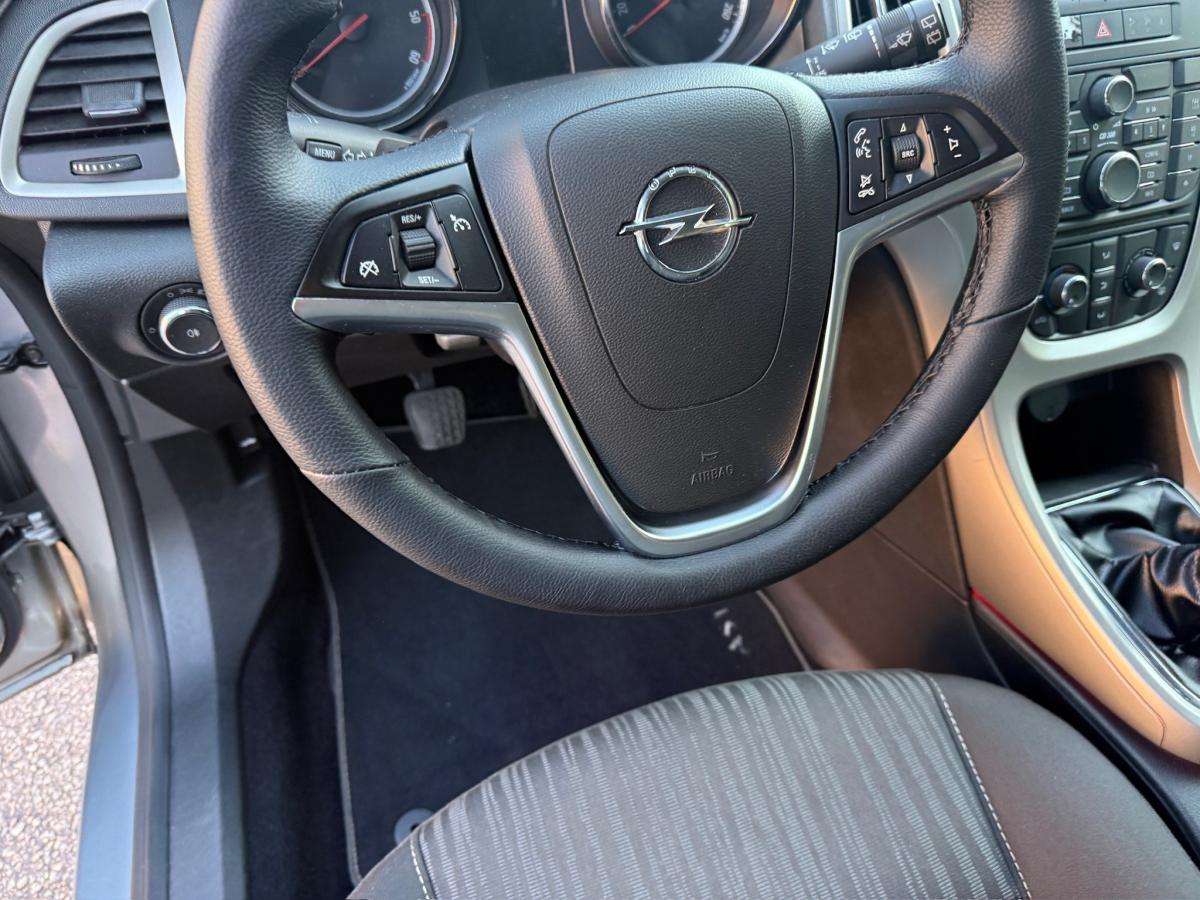opel-astra-sport-tourer-2011-diesel-1248cc