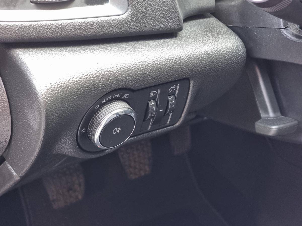 opel-astra-sport-tourer-2015-diesel-1598cc
