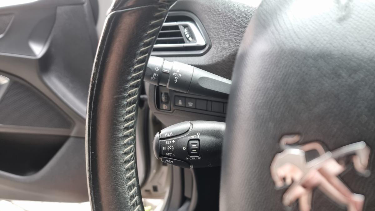 peugeot-308-sw-2015-diesel-1560cc