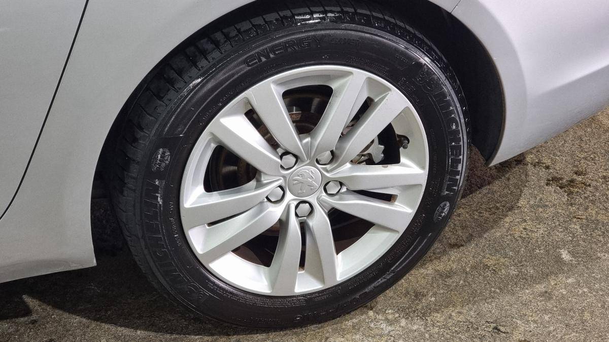 peugeot-308-sw-2015-diesel-1560cc