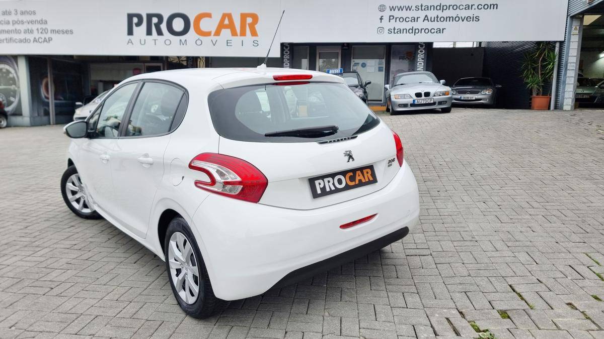 peugeot-208-2014-diesel-1560cc