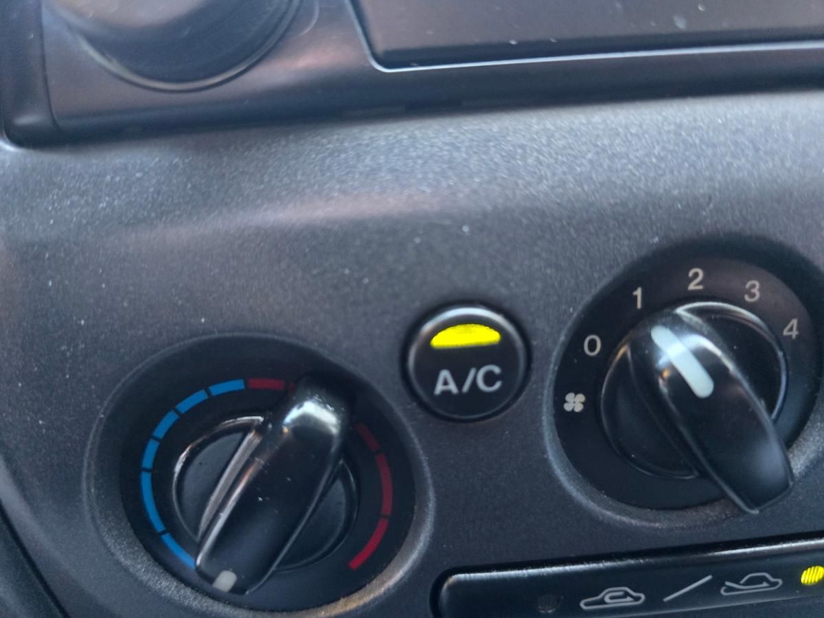 mazda-323-2003-gasolina-1324cc