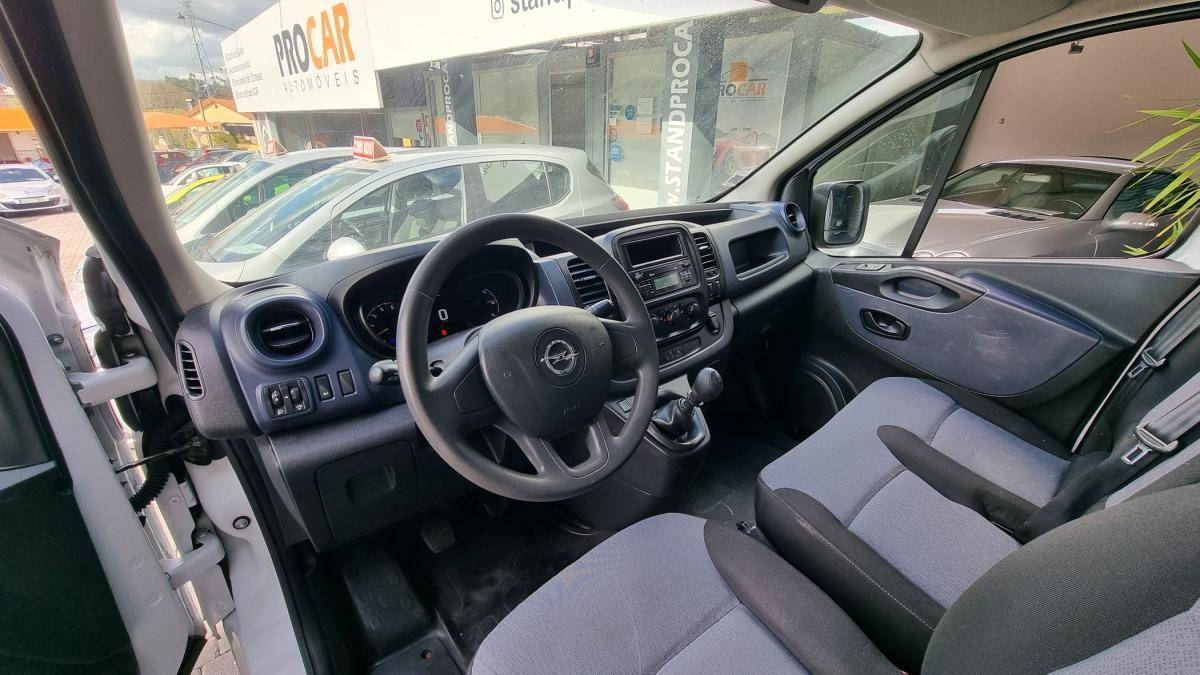 opel-vivaro-2018-diesel-1598cc