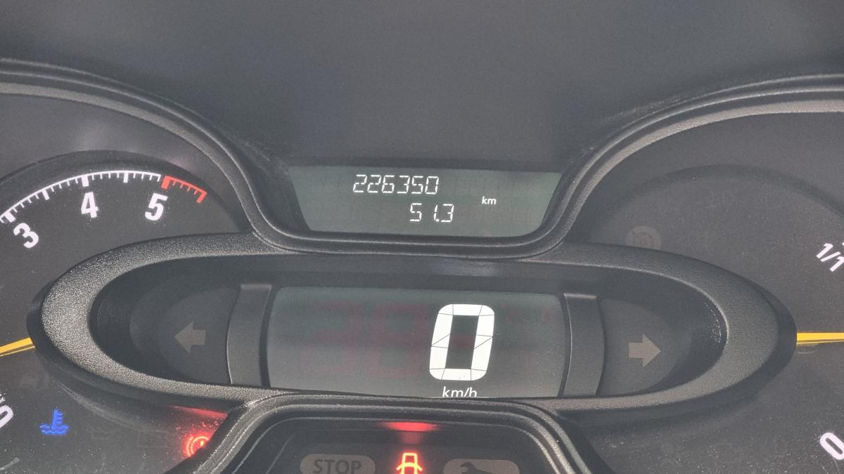 opel-vivaro-2018-diesel-1598cc