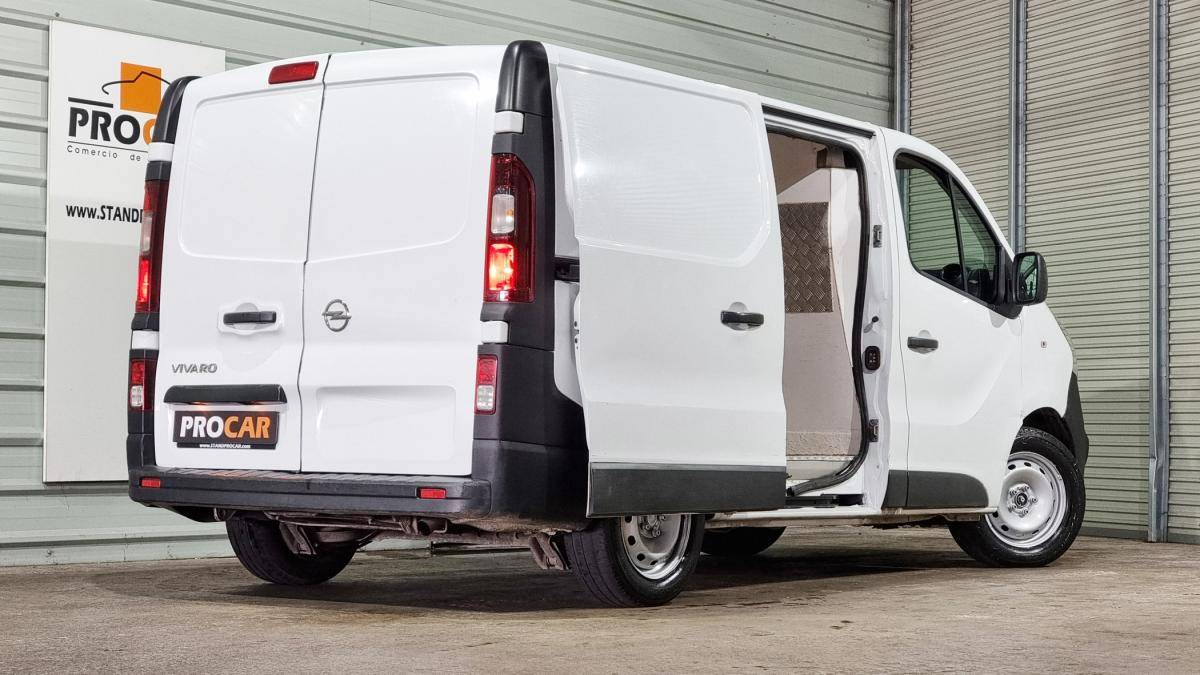 opel-vivaro-2018-diesel-1598cc
