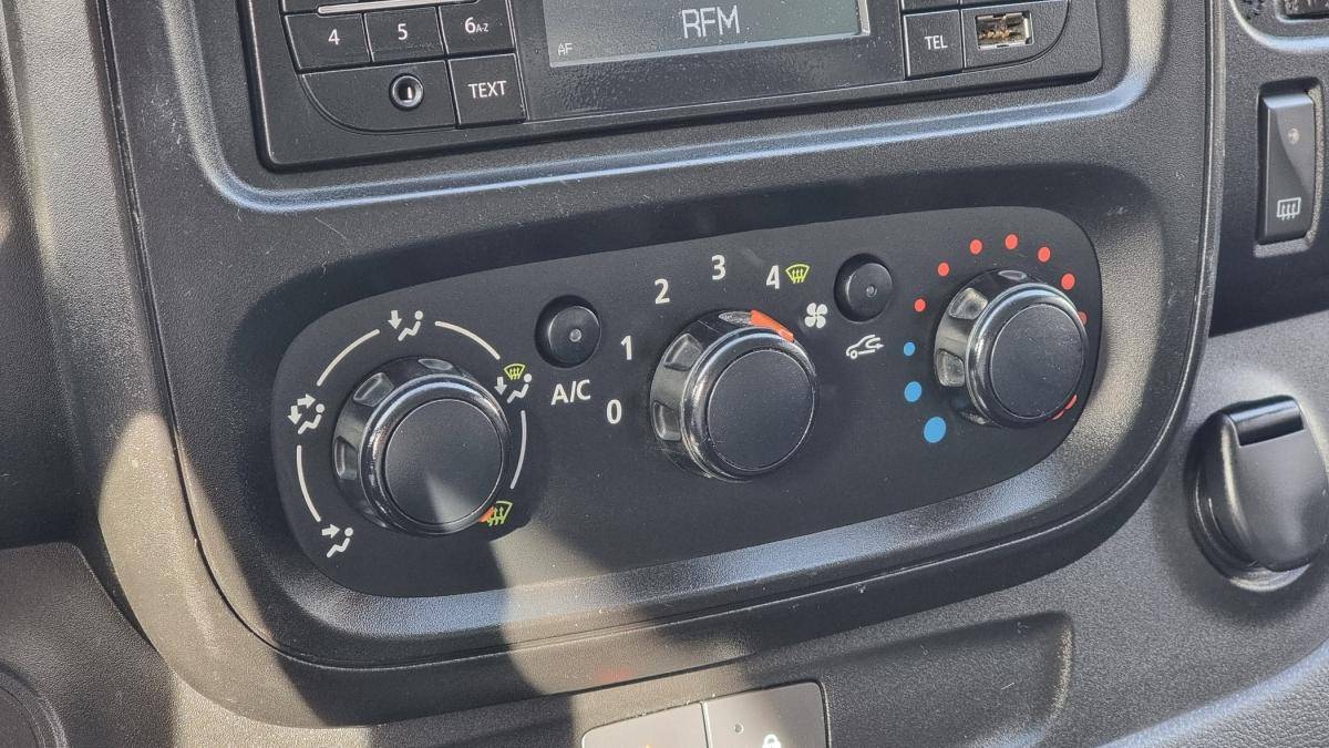 opel-vivaro-2018-diesel-1598cc