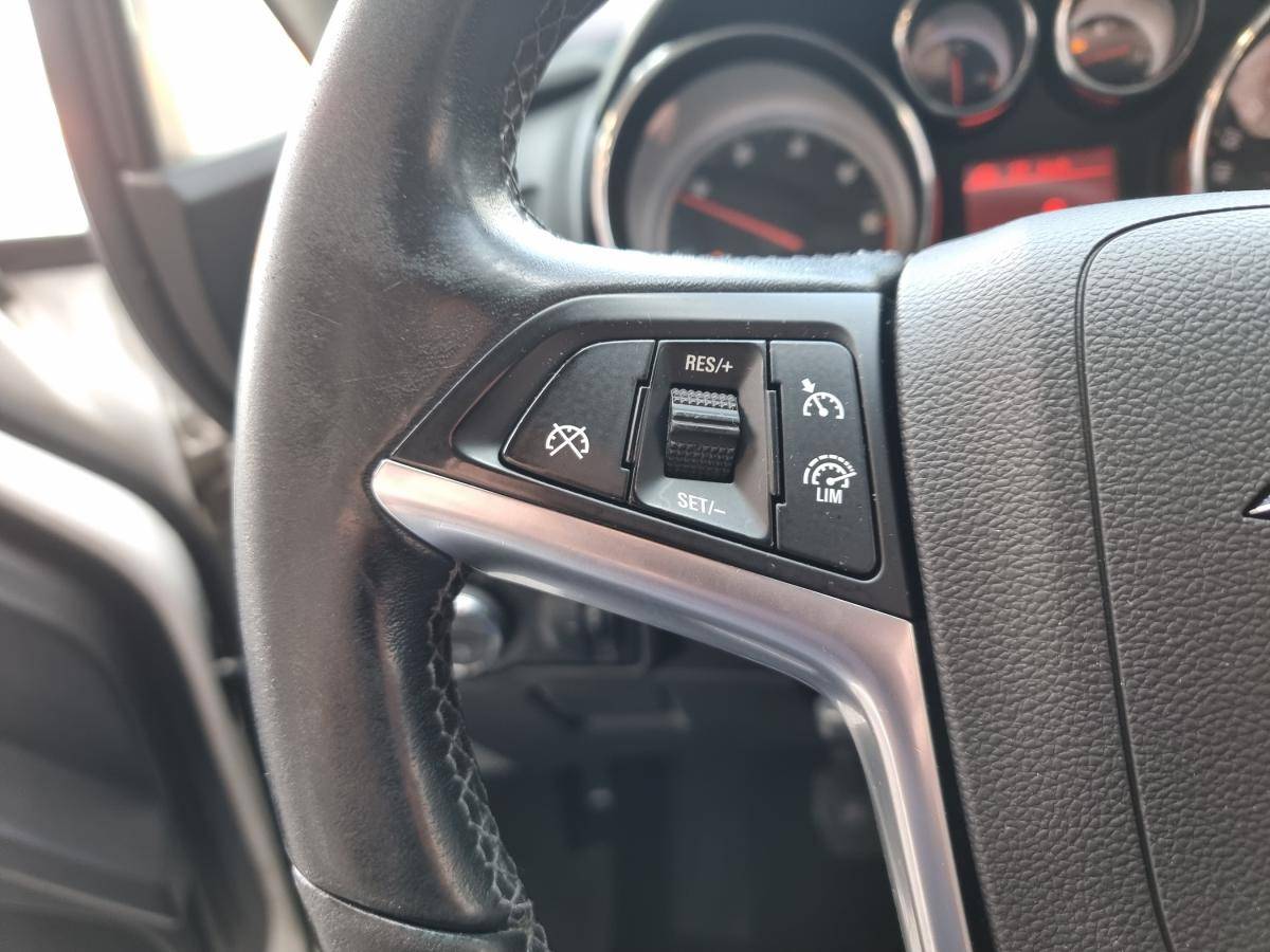 opel-astra-sport-tourer-2015-diesel-1598cc