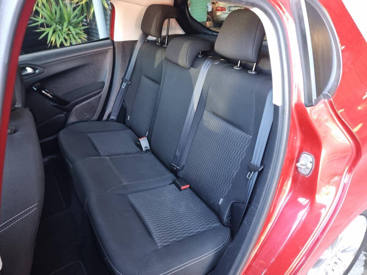peugeot-208-2017-gasolina-1199cc