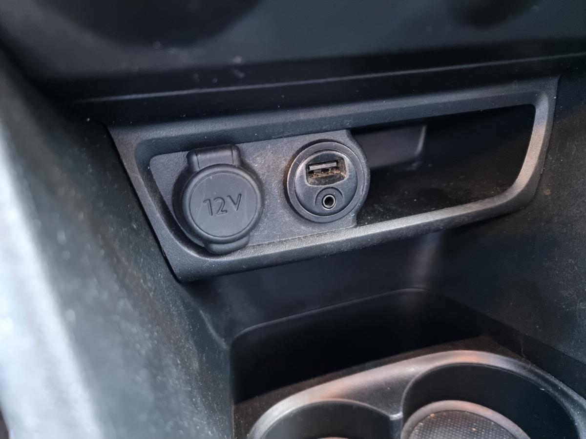 peugeot-208-2017-gasolina-1199cc