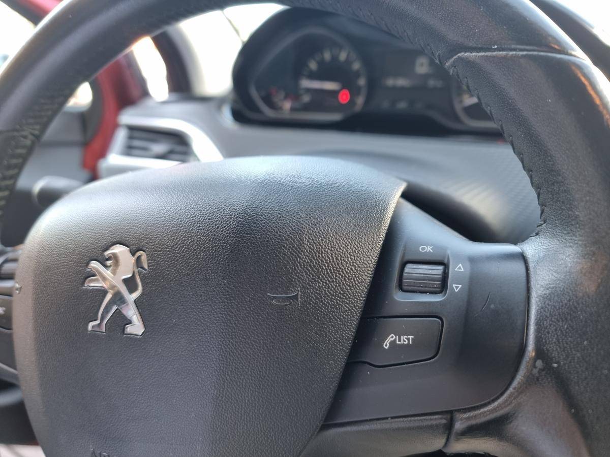 peugeot-208-2017-gasolina-1199cc