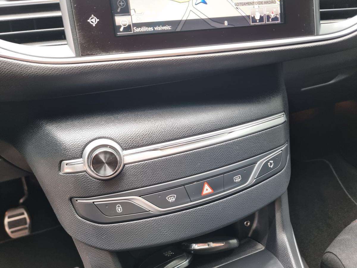 peugeot-308-2015-gasolina-1199cc