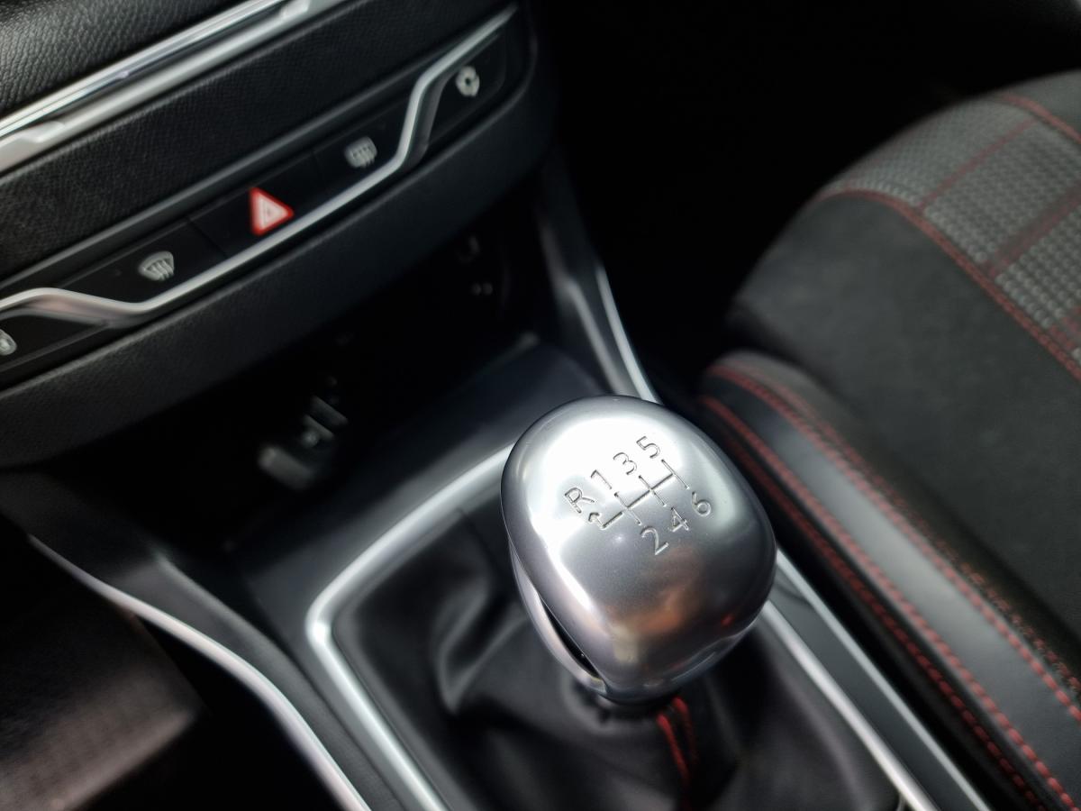 peugeot-308-2015-gasolina-1199cc