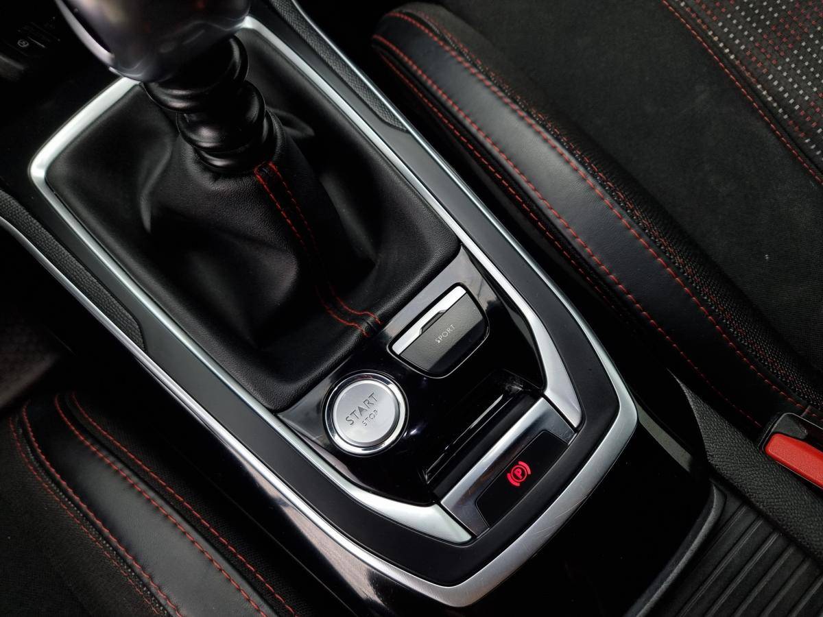 peugeot-308-2015-gasolina-1199cc