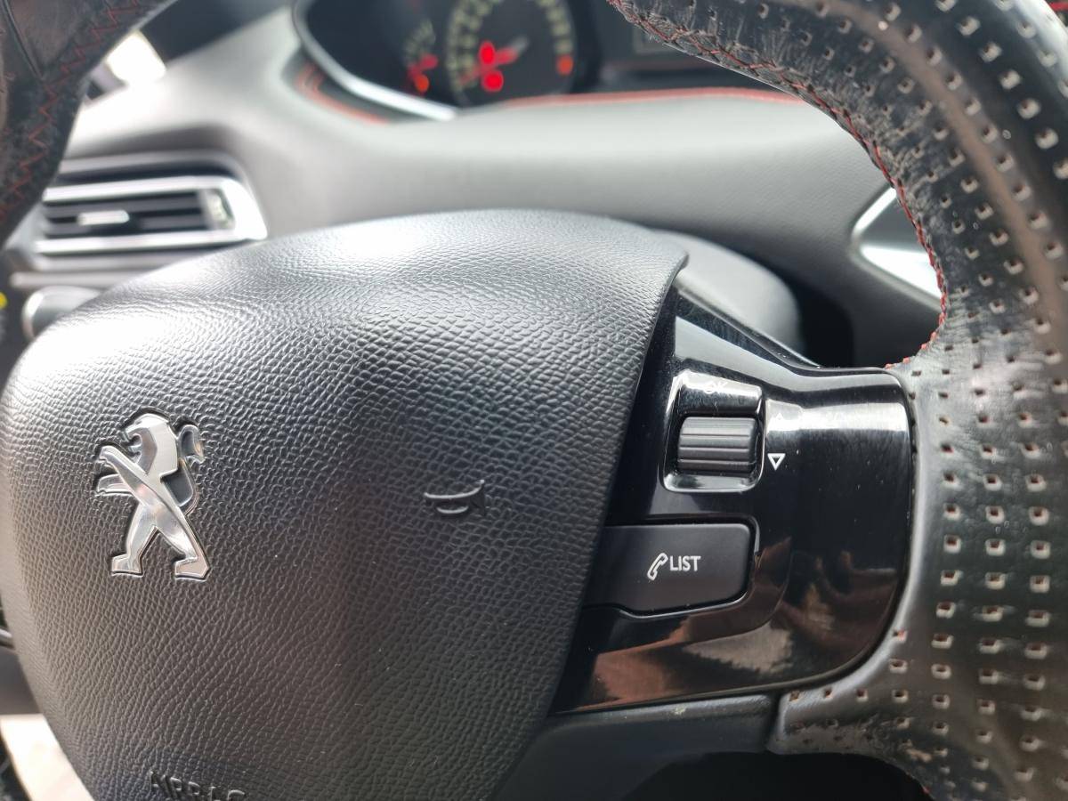 peugeot-308-2015-gasolina-1199cc
