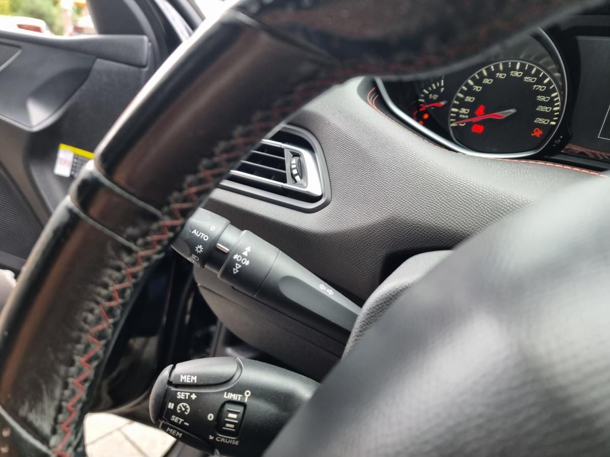peugeot-308-2015-gasolina-1199cc