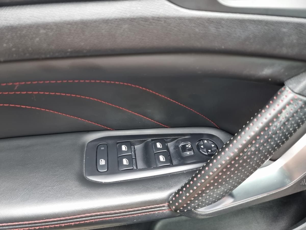 peugeot-308-2015-gasolina-1199cc
