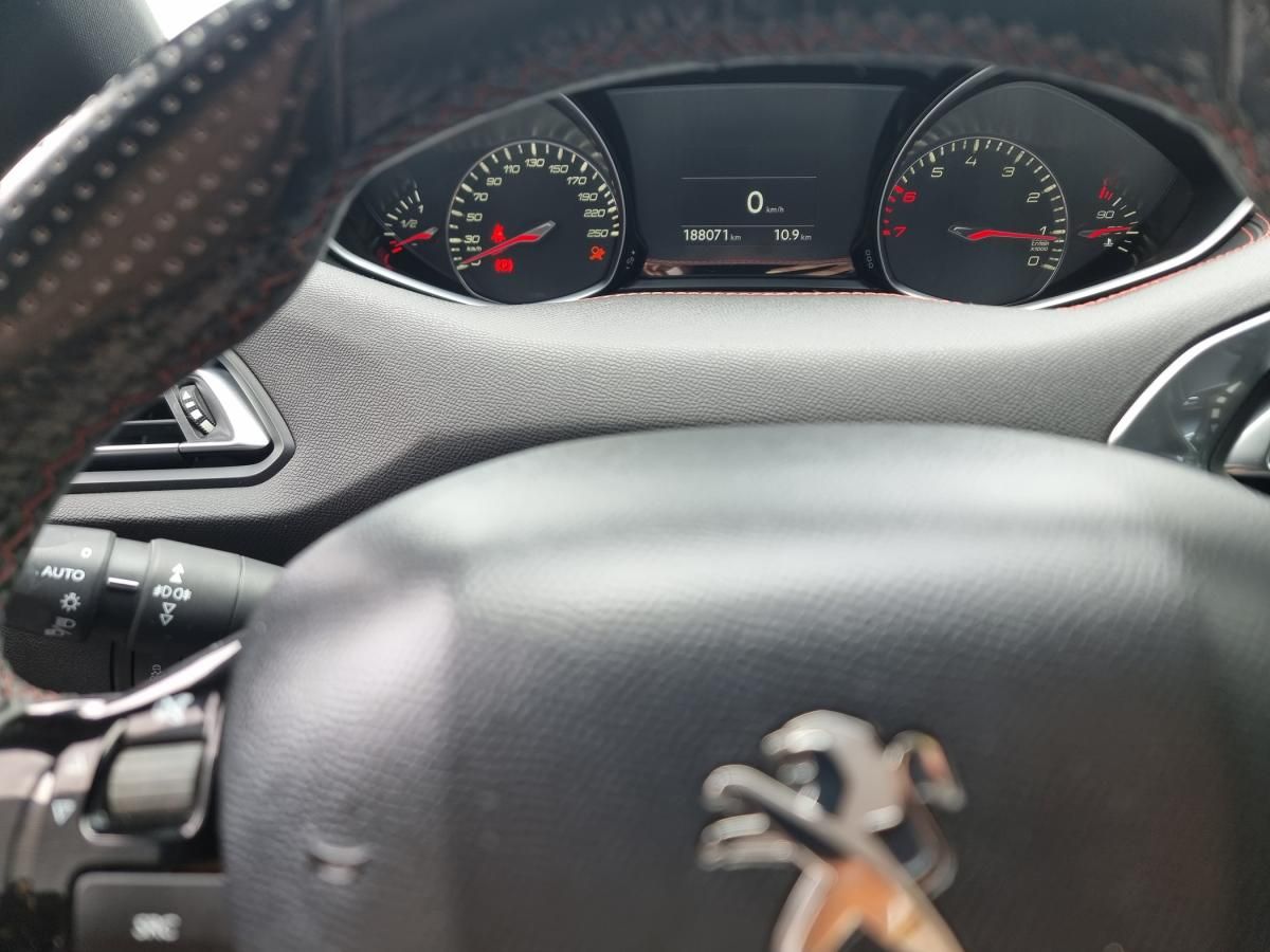 peugeot-308-2015-gasolina-1199cc