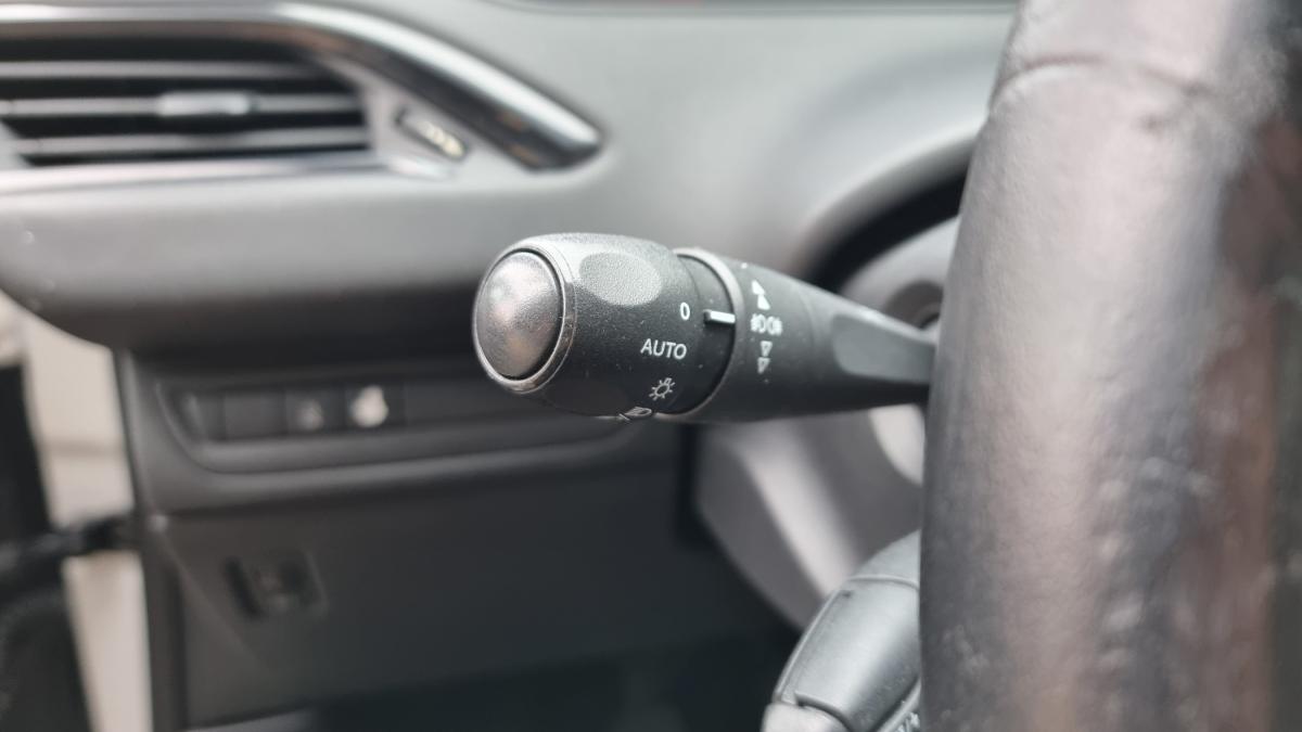 peugeot-208-2014-diesel-1560cc