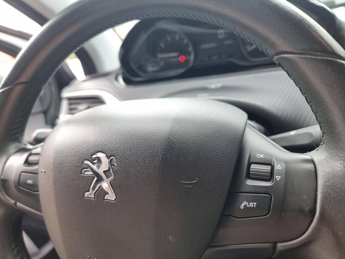 peugeot-208-2016-gasolina-1199cc