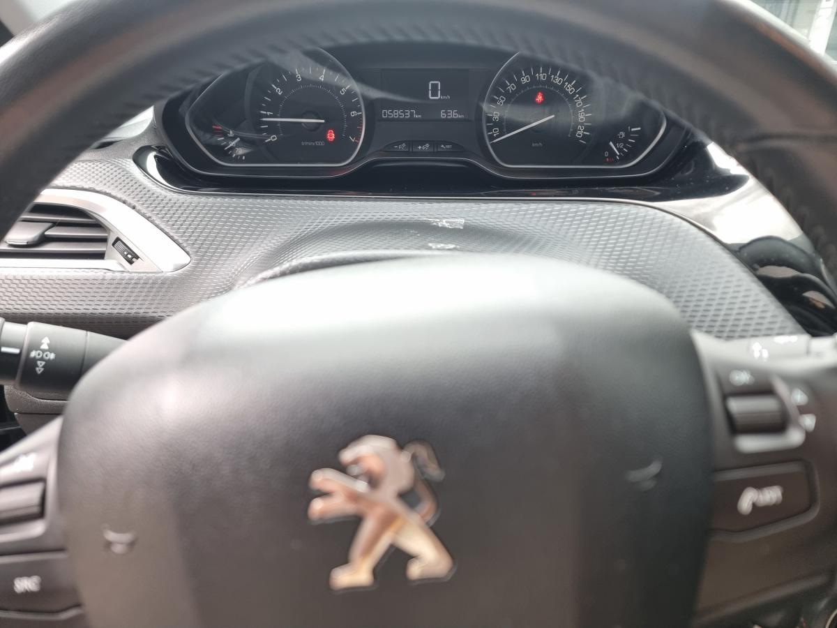 peugeot-208-2016-gasolina-1199cc