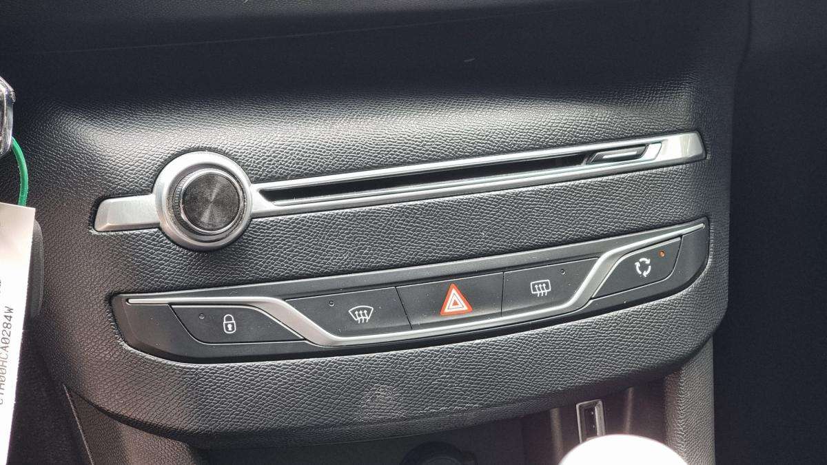 peugeot-308-sw-2015-diesel-1560cc